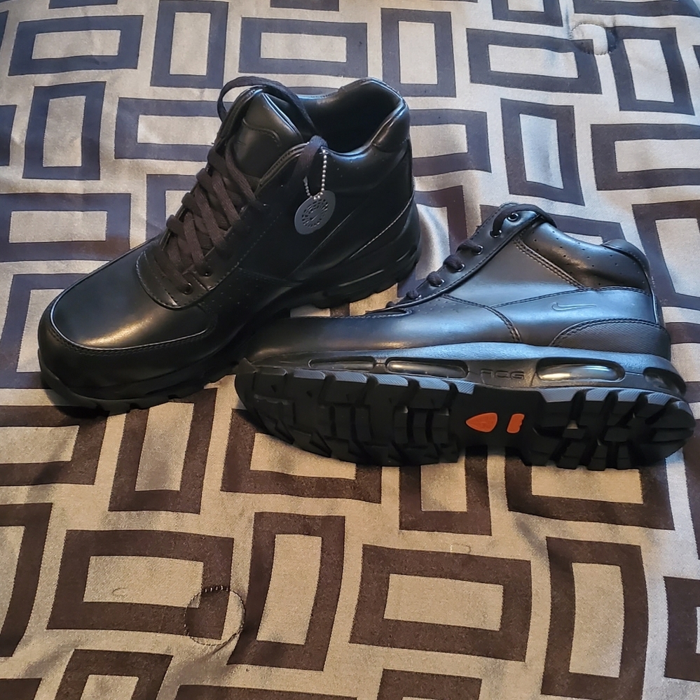 NEW BLACK NIKE ACG BOOTS